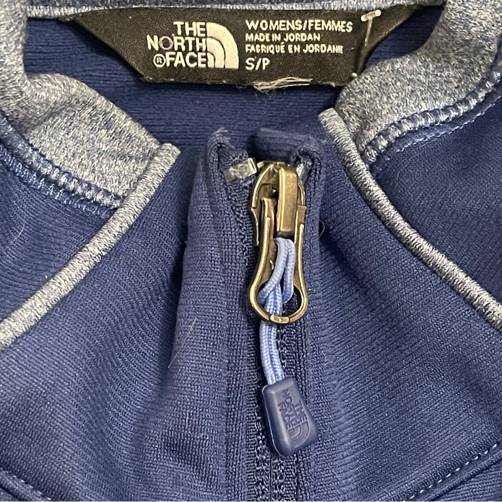 The North Face Women's Navy and Gray Jacket - Picture 6 of 9
